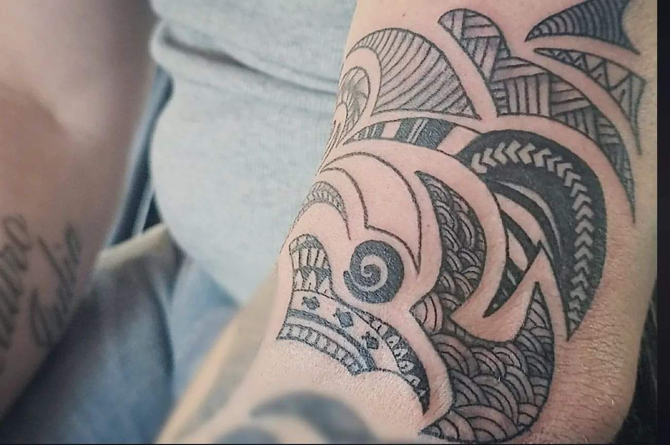 Uitbreiding van vorige maoristijl tattoo